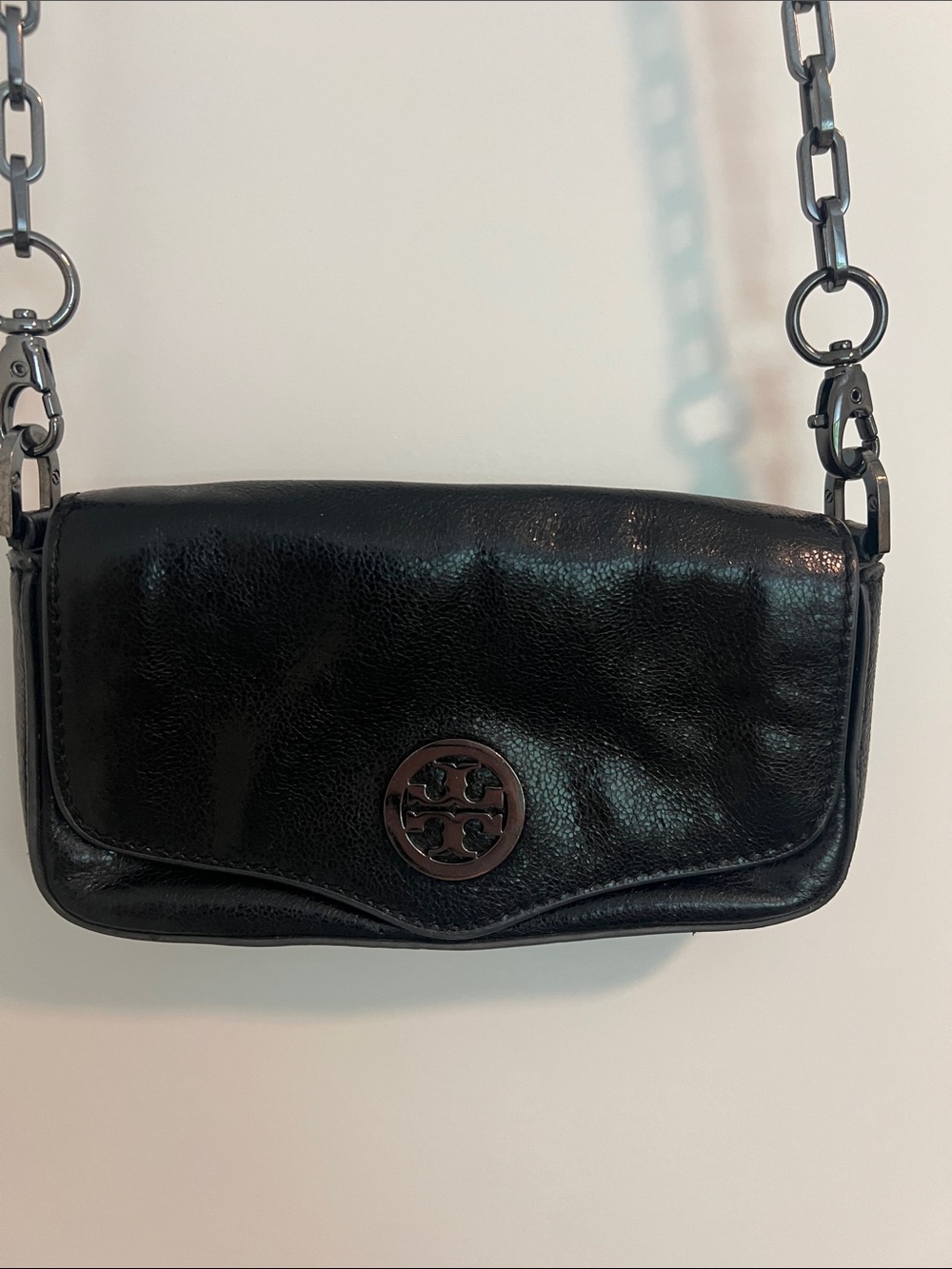 Tory Burch Black Leather Crossbody with Chain Strap - Picture 3 of 7